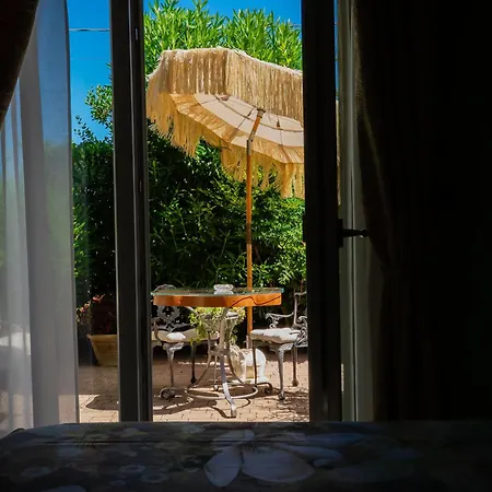 Bed and Breakfast L'introvabile Τσεζένα